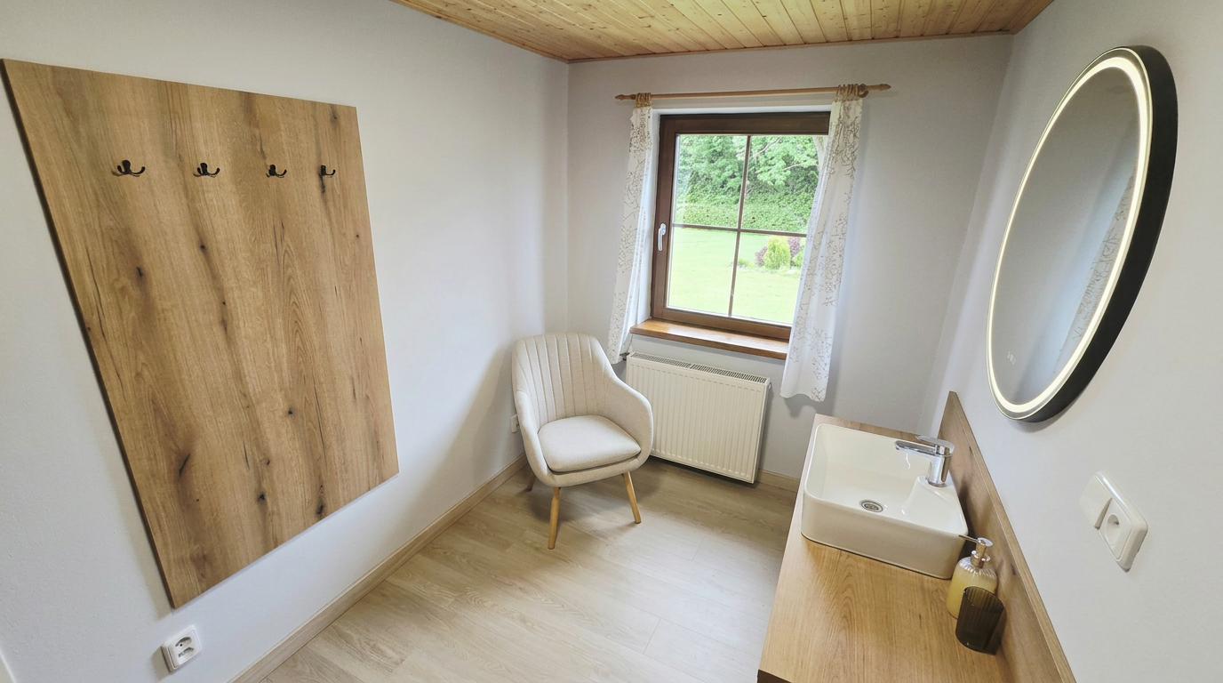 Předsíň s věšáky, křeslem a umyvadlem – Apartmány Chaloupka, ubytování Jizerské hory