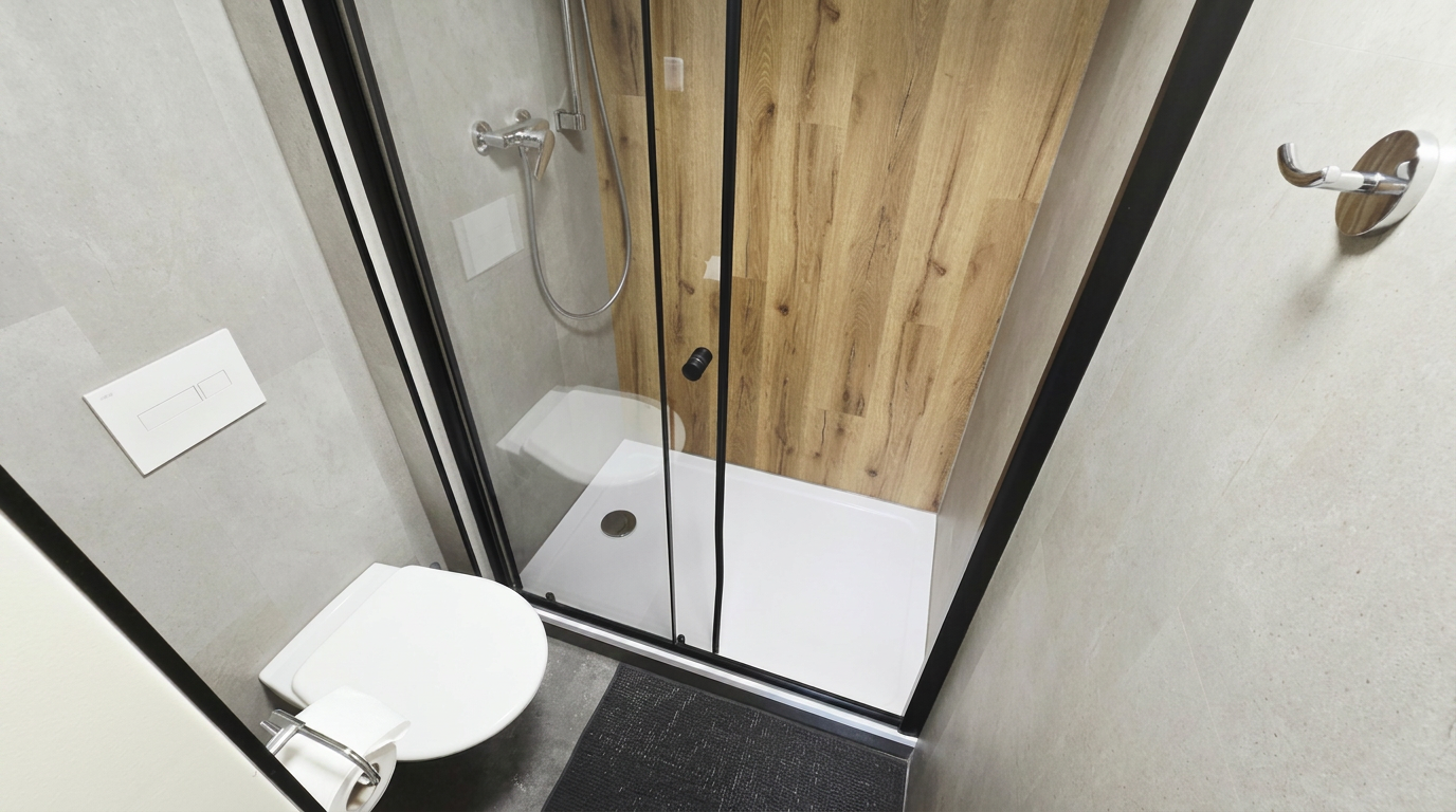 Sprchový kout se závěsným WC – Apartmány Chaloupka, ubytování Jizerské hory
